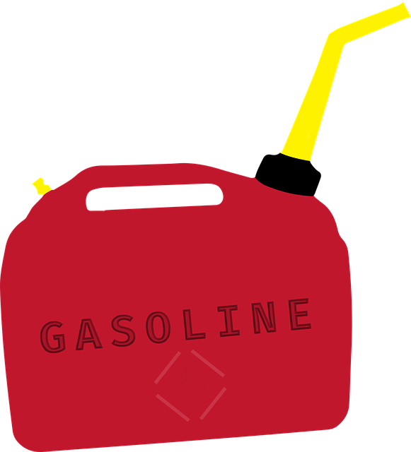 Красная канистра с бензином