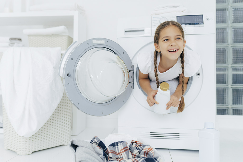 девочка в стиральной машинке